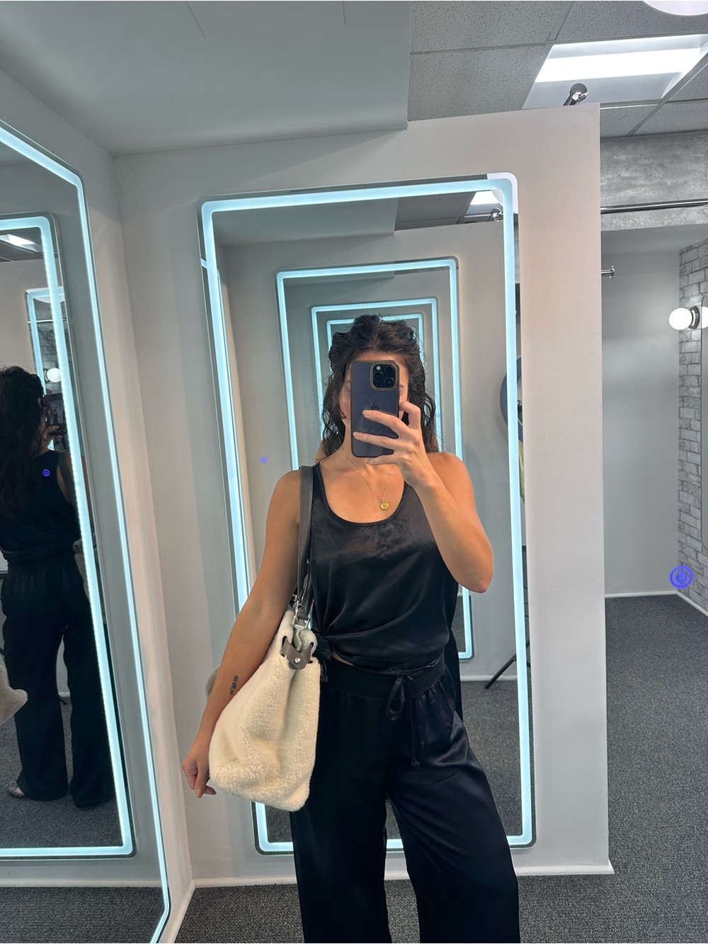 Fendi Bag - Picture 16 of 17